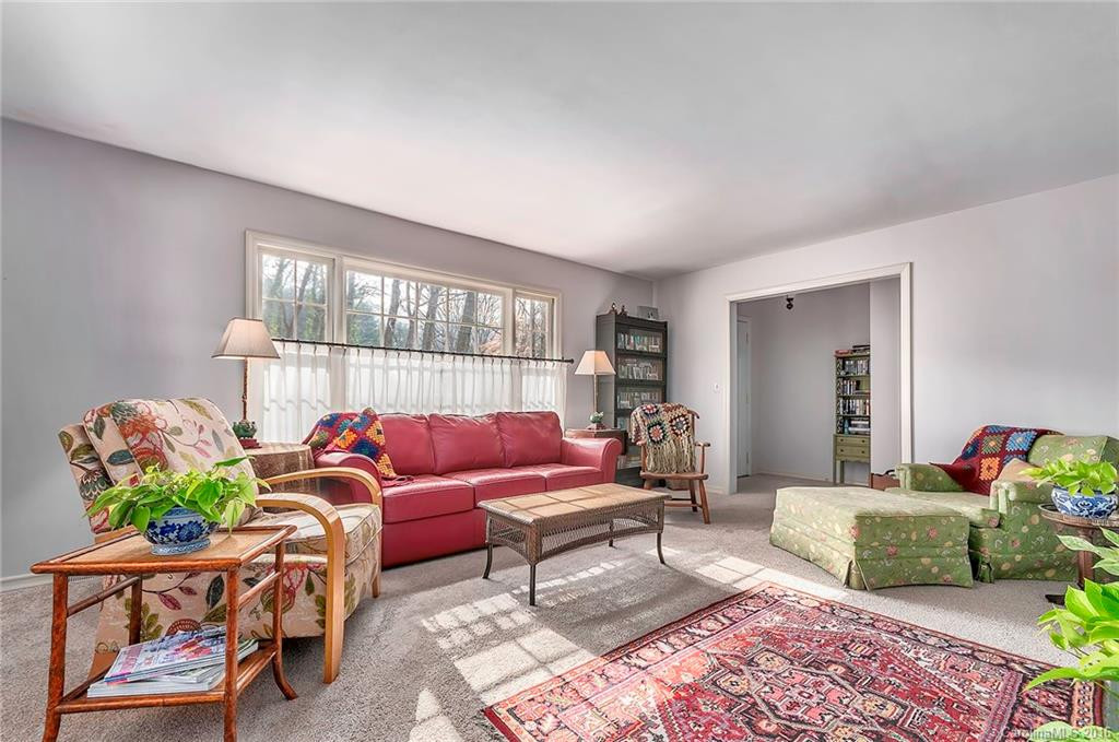 367 Greenview Drive - Photo 4