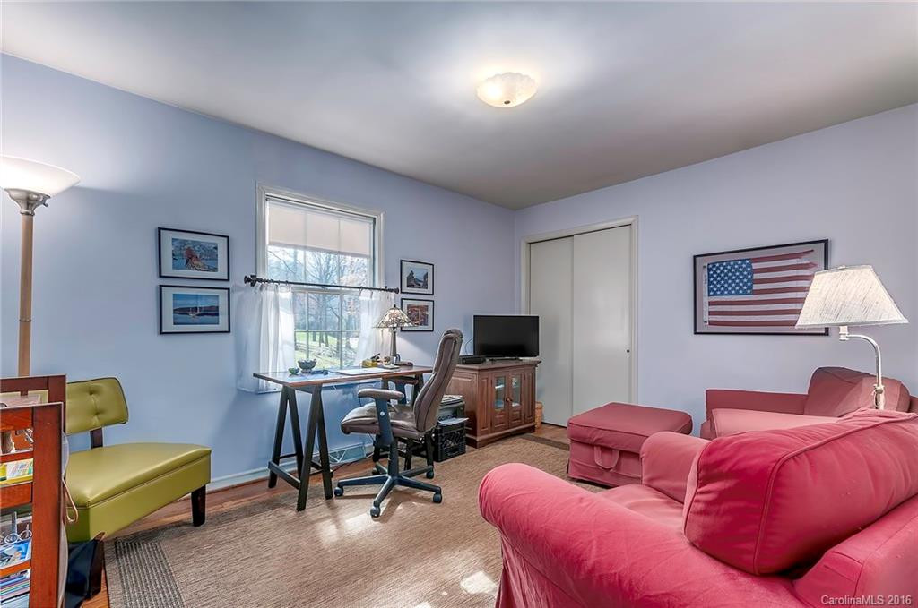 367 Greenview Drive - Photo 8