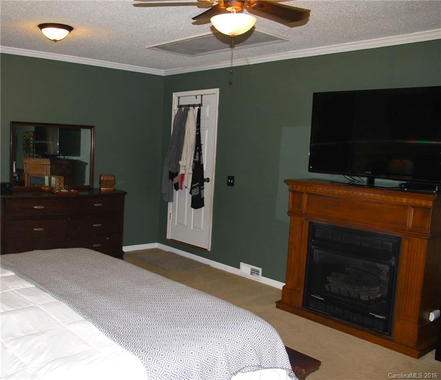 1911 Howard Gap Road - Photo 14