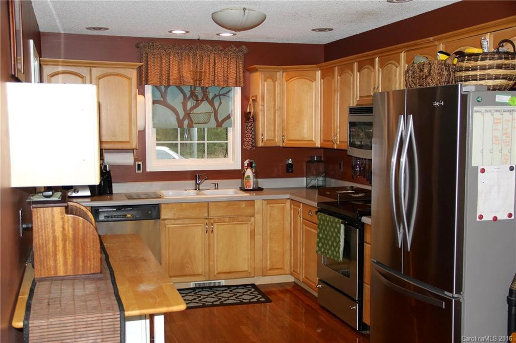 1911 Howard Gap Road - Photo 10