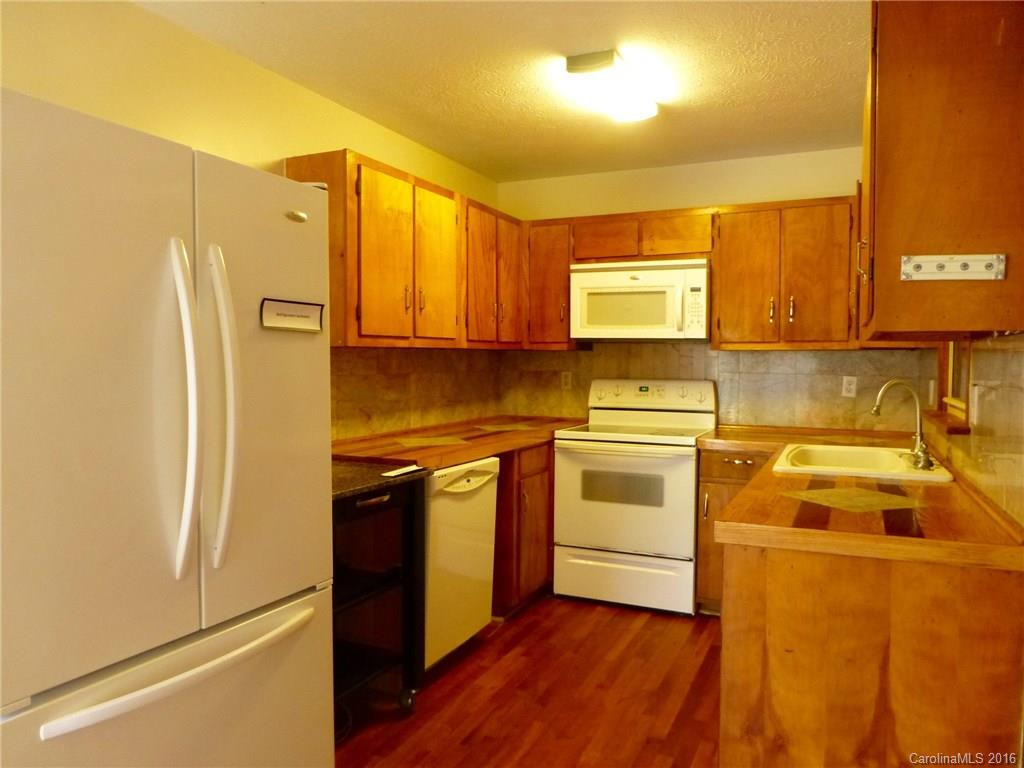 103 Carolina Avenue - Photo 2