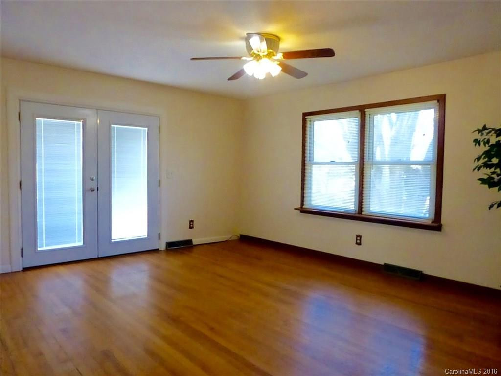 103 Carolina Avenue - Photo 4