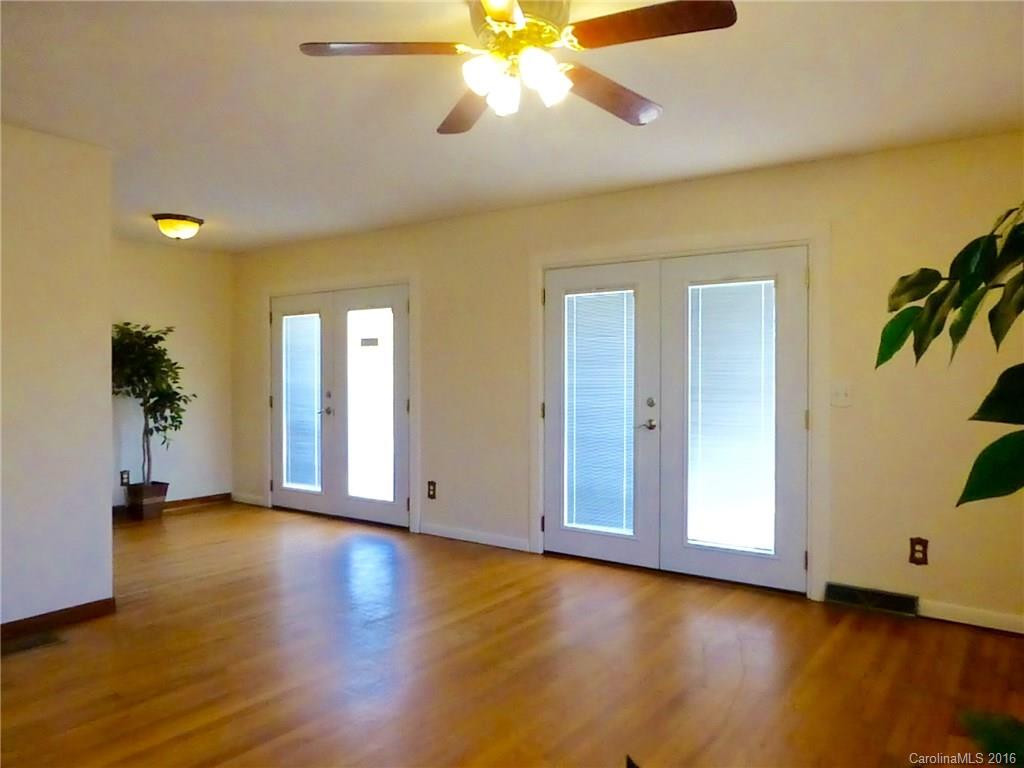 103 Carolina Avenue - Photo 5