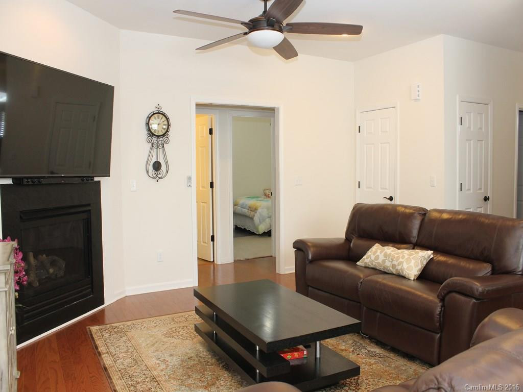 101 Foxtail Court #9 - Photo 3