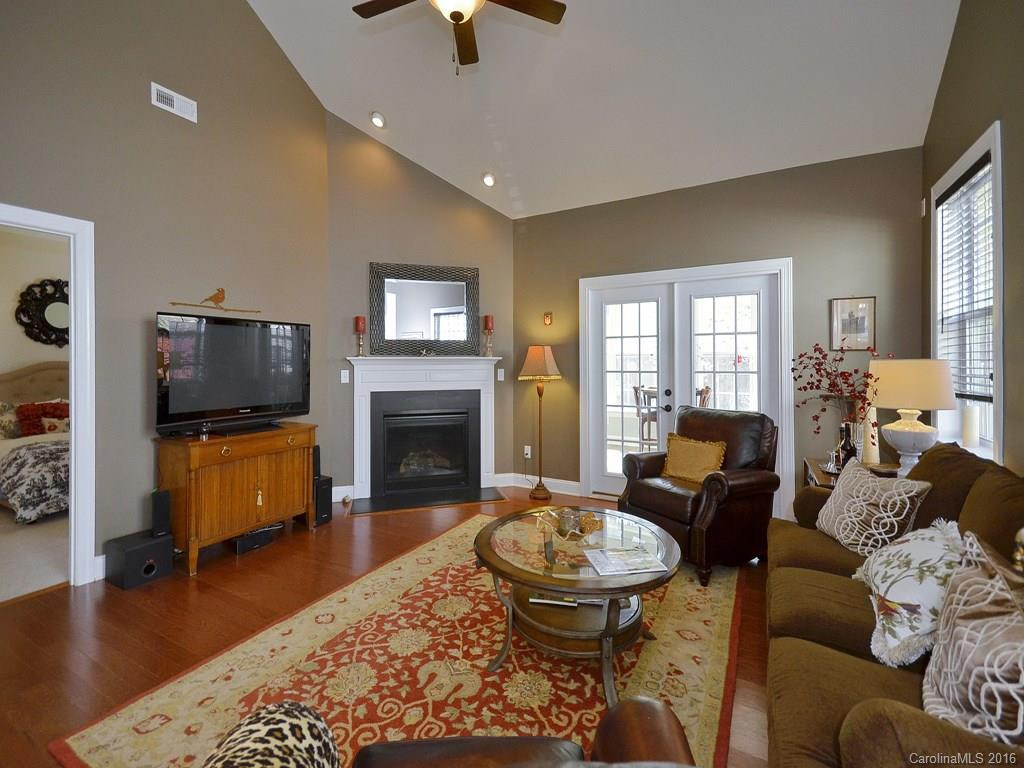 11 Dansford Lane - Photo 3