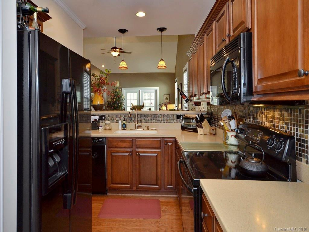 11 Dansford Lane - Photo 8