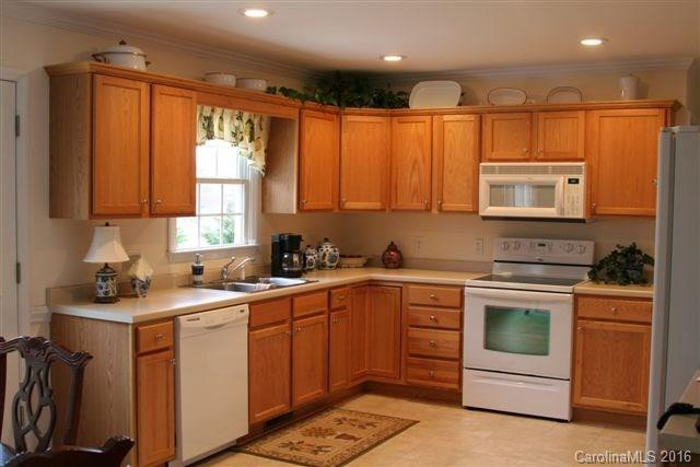328 Sherry Street - Photo 2