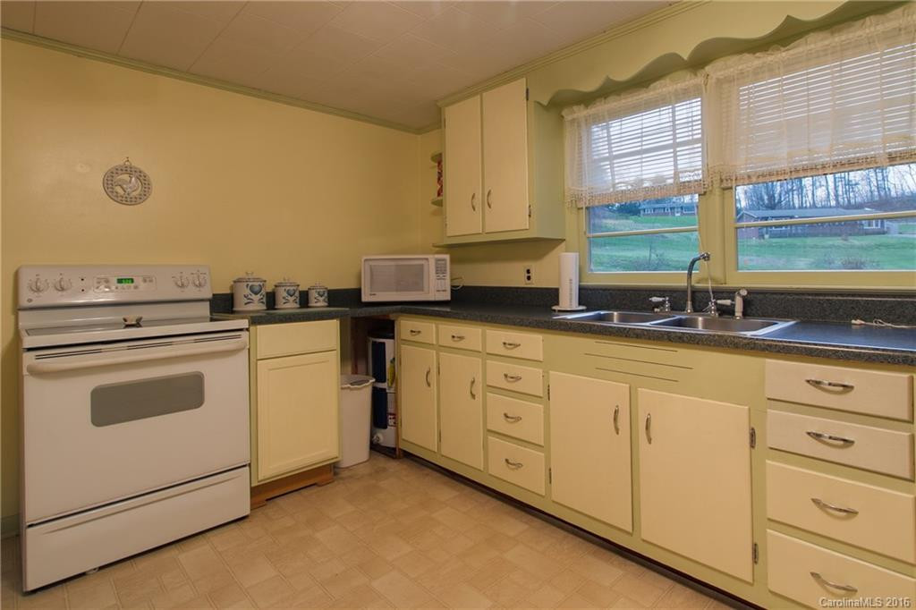 143 Lee Street - Photo 5