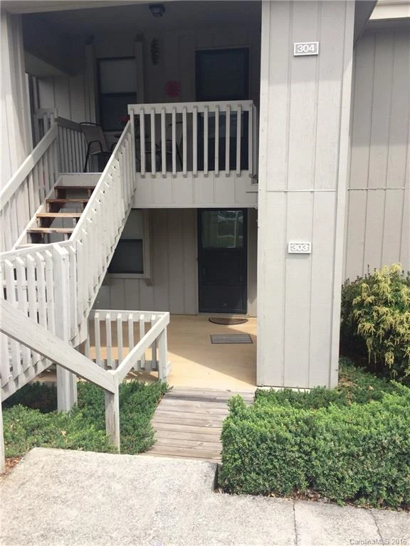 303 Abbey Circle #303