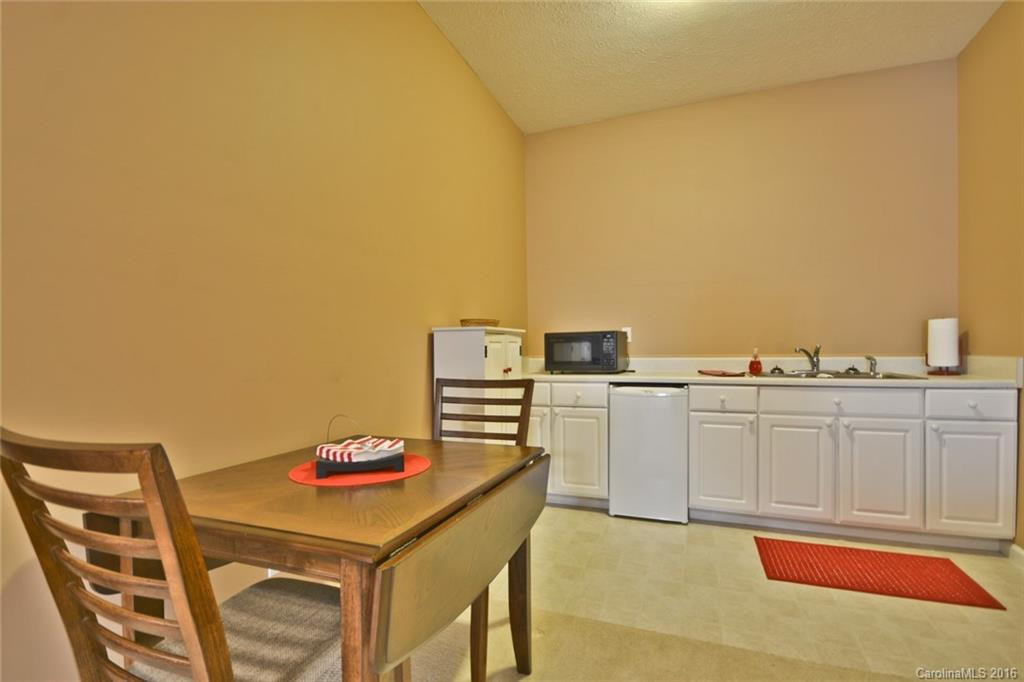 637 Mountain Road - Photo 18