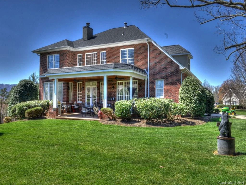 216 Forest Knoll Court