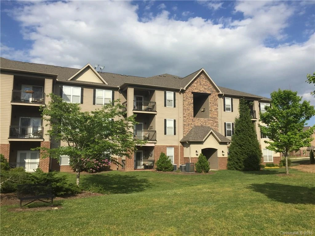 181 Brickton Village Circle #303