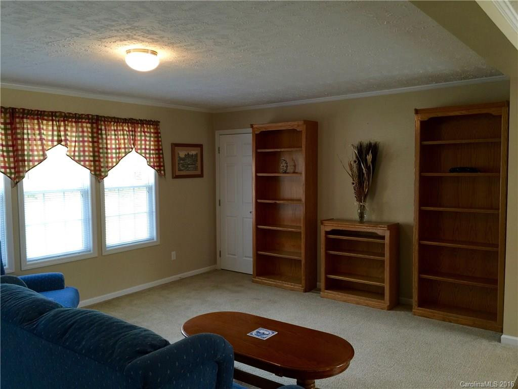 128 Waycaster Road - Photo 3
