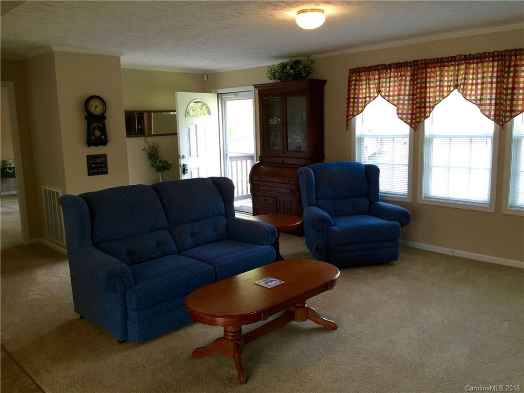 128 Waycaster Road - Photo 4