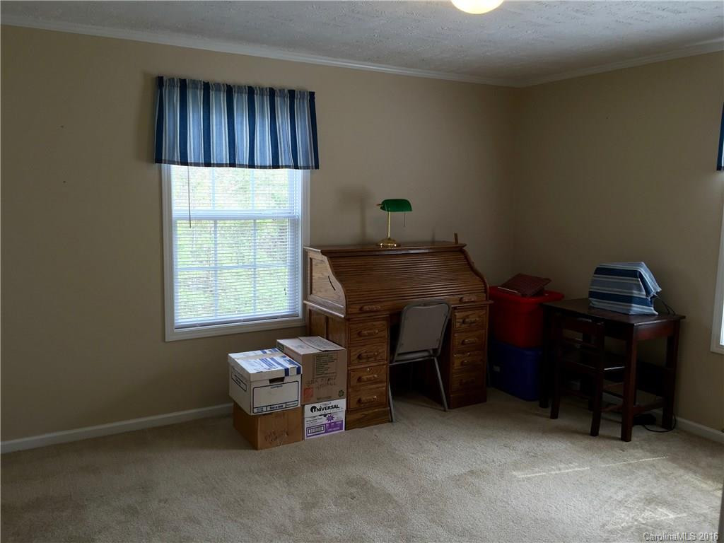 128 Waycaster Road - Photo 8