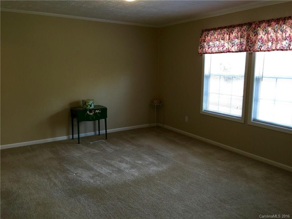 128 Waycaster Road - Photo 10