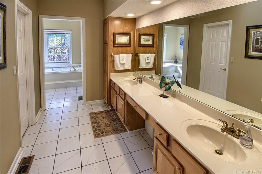 306 Croydon Drive - Photo 12