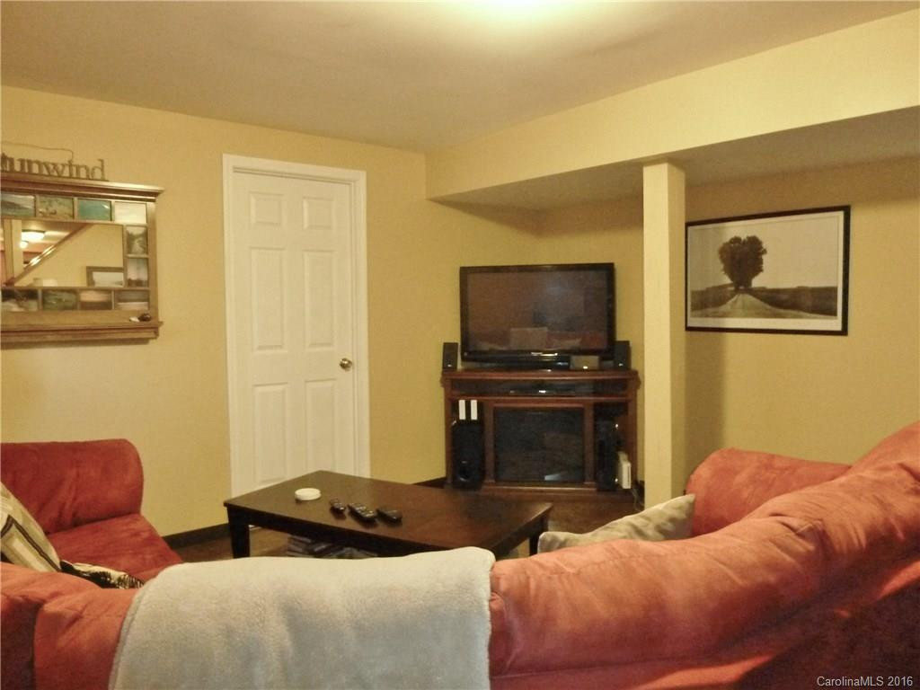 50 Vine Street - Photo 13