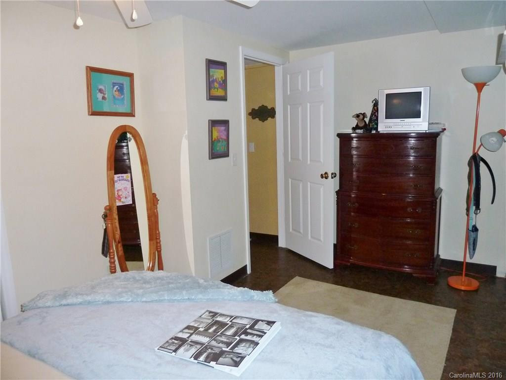 50 Vine Street - Photo 16