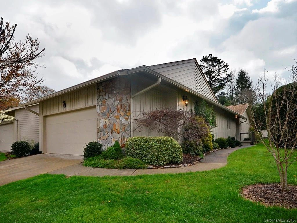127 Deerlake Drive #127