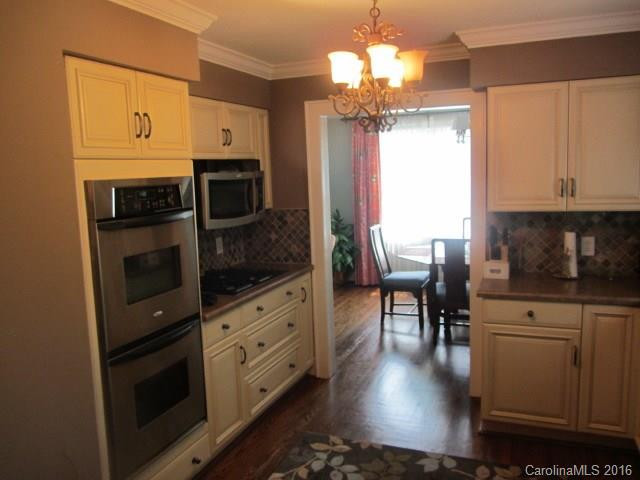 390 Ridgecrest Avenue - Photo 2