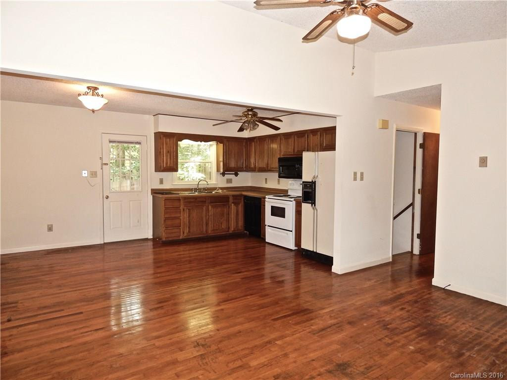 175 Chestnut Place - Photo 3