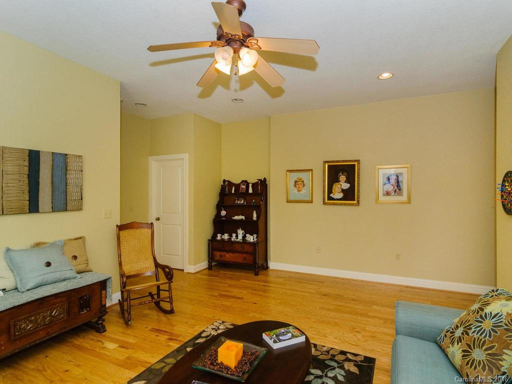 312 Forest Place - Photo 18