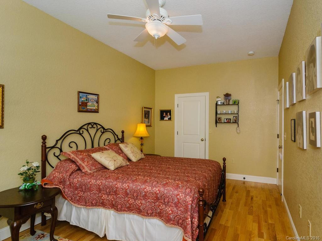 312 Forest Place - Photo 19