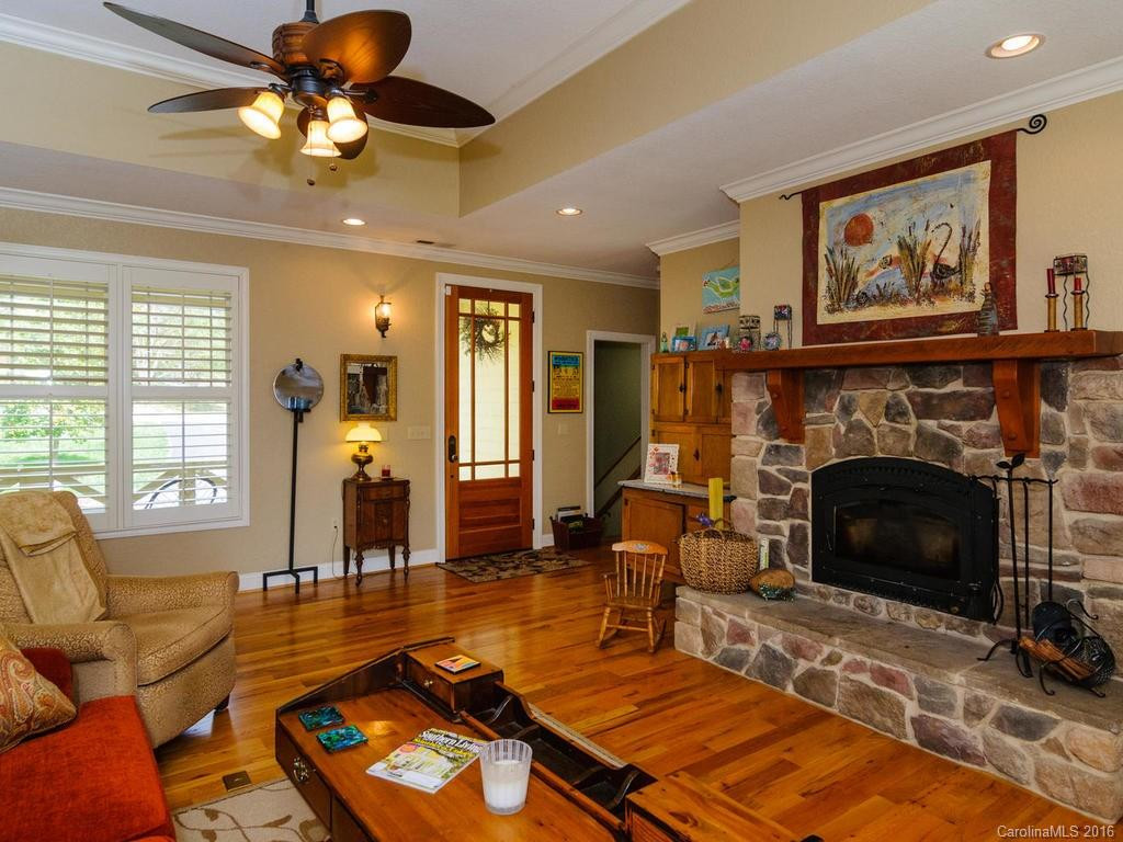 312 Forest Place - Photo 3