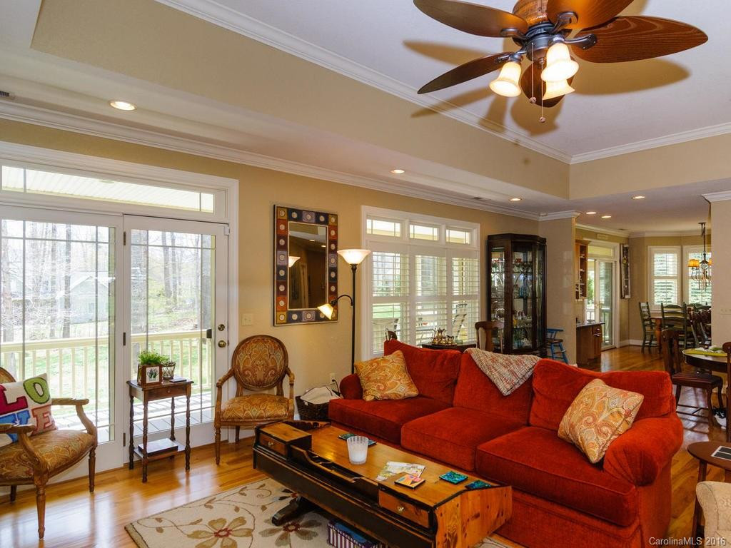 312 Forest Place - Photo 4