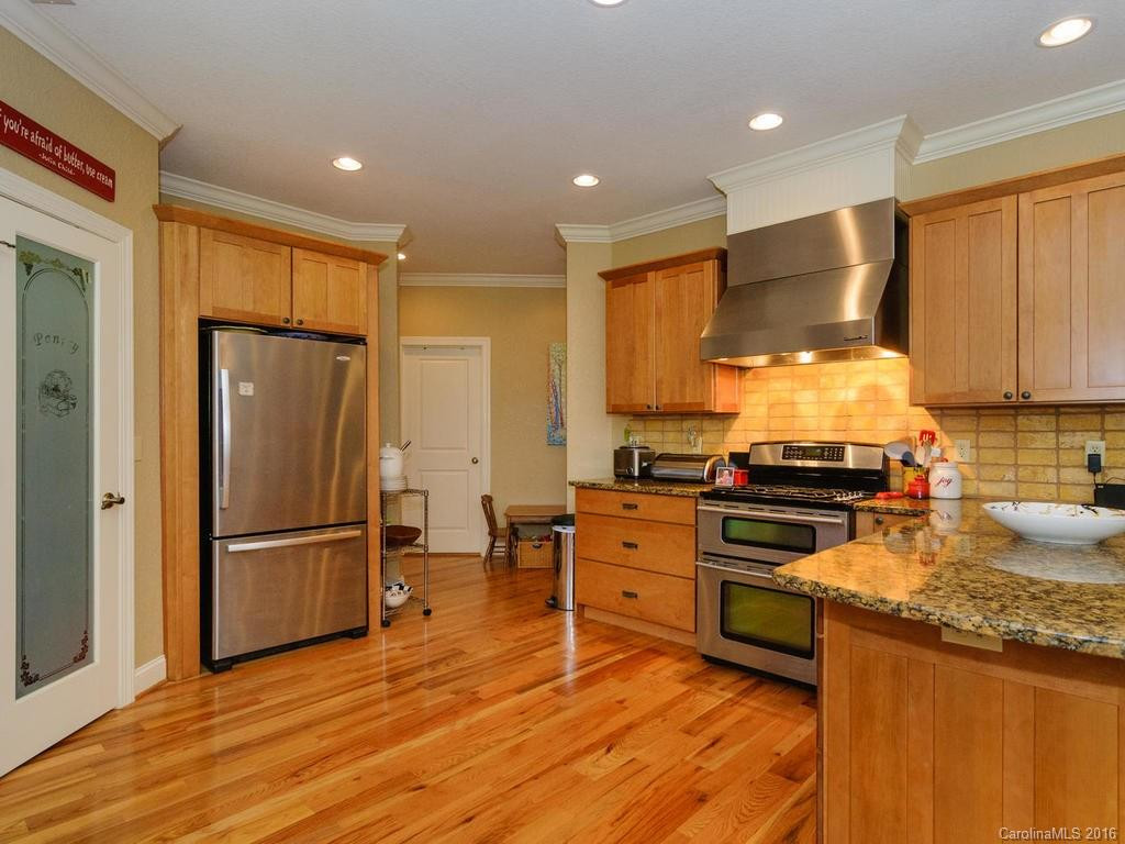 312 Forest Place - Photo 7