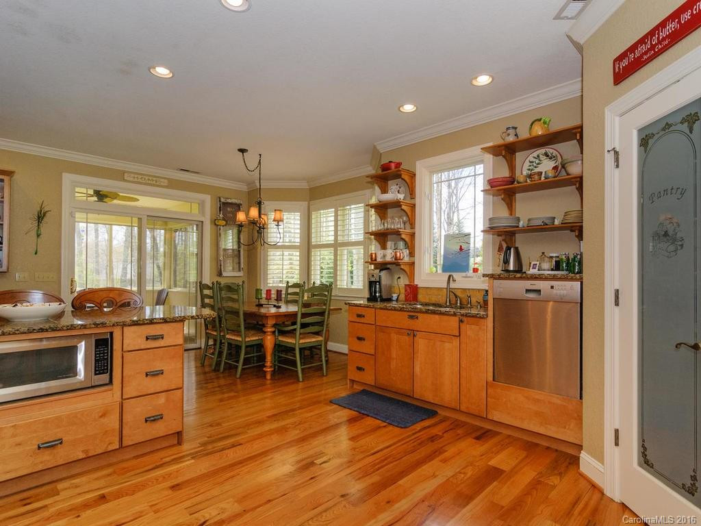 312 Forest Place - Photo 8