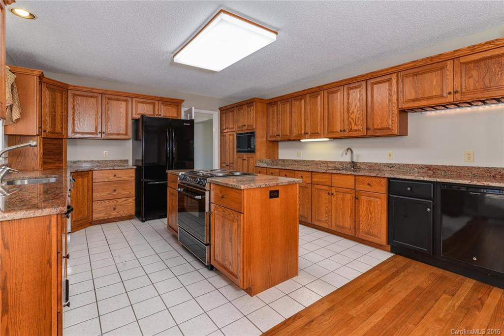 513 Sondley Drive - Photo 8
