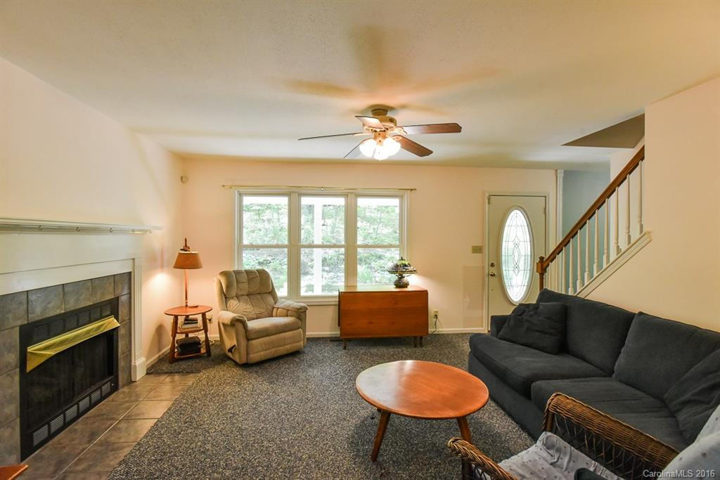 124 Carriage Drive - Photo 2