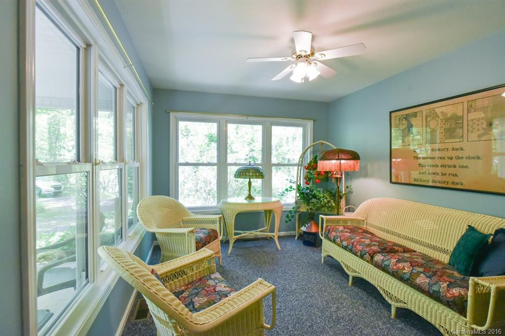 124 Carriage Drive - Photo 3
