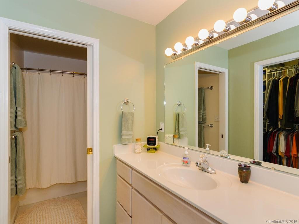 124 Carriage Drive - Photo 7