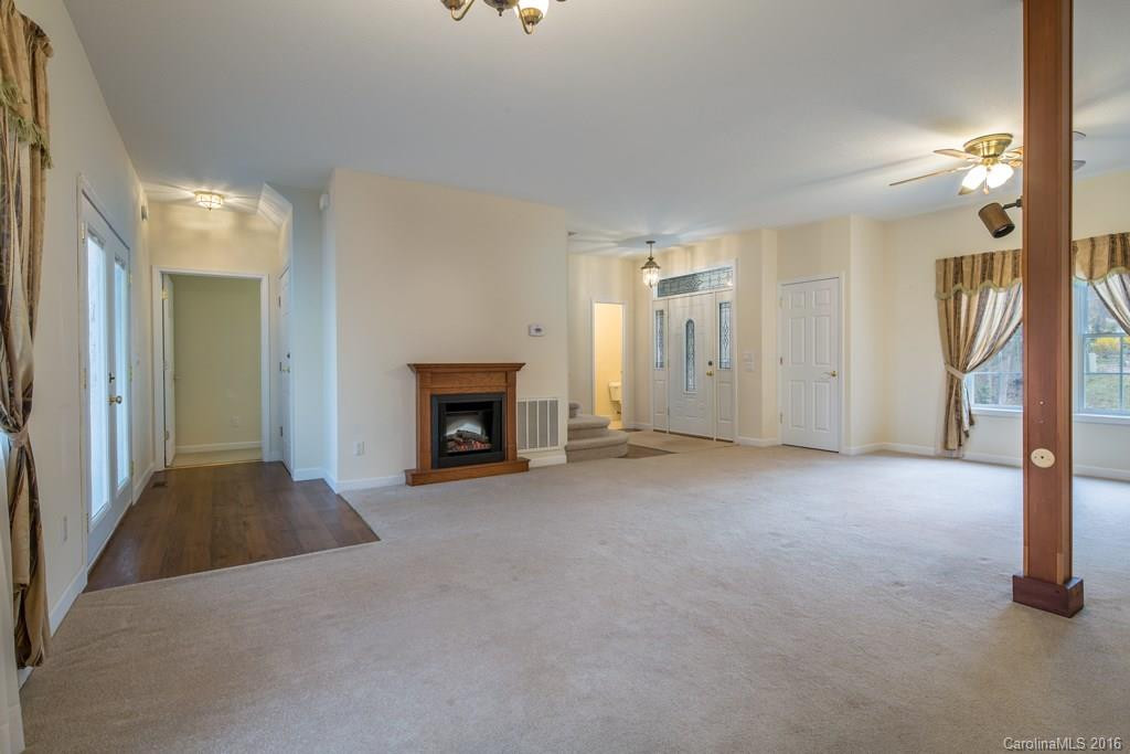 240 Eagle Point Drive - Photo 3
