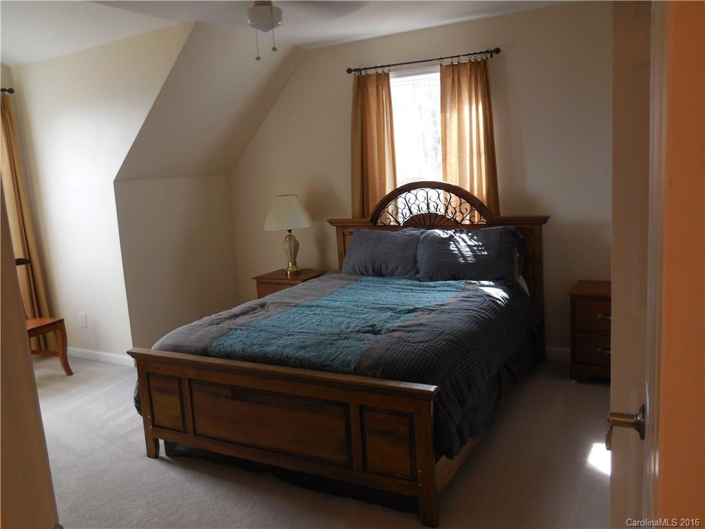 185 Paseo Drive - Photo 2