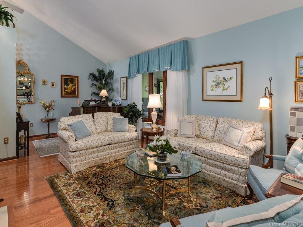 403 Woodfield Drive #403 - Photo 3