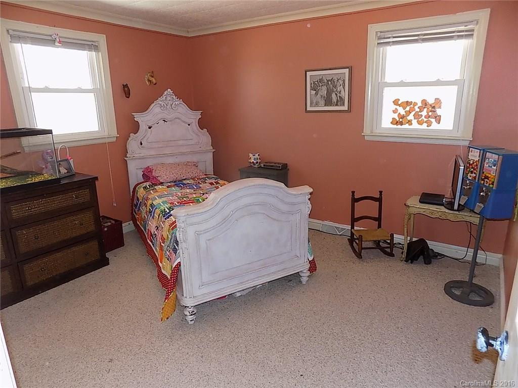 5633 US 221 Highway - Photo 13