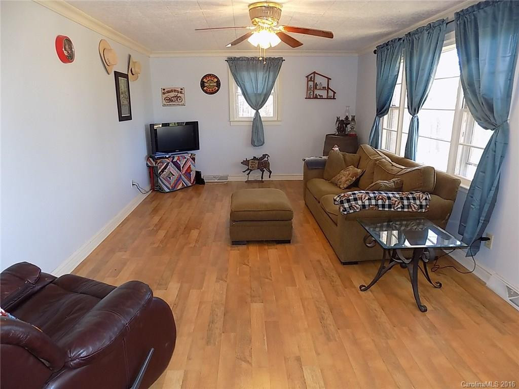 5633 US 221 Highway - Photo 4