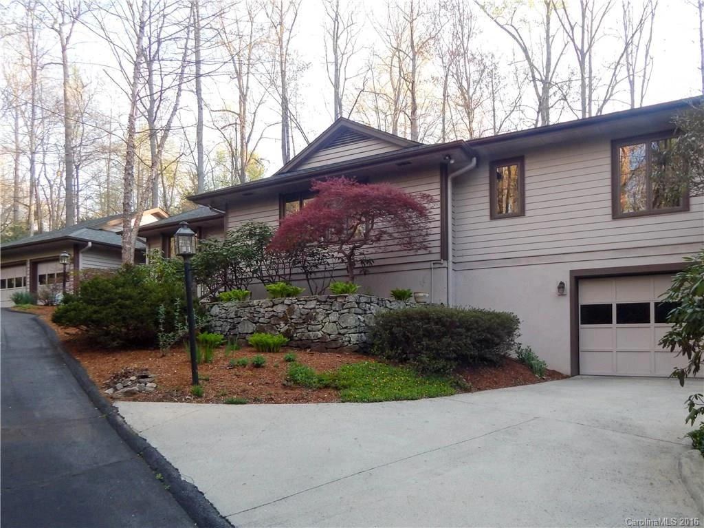 33 Mayapple Court