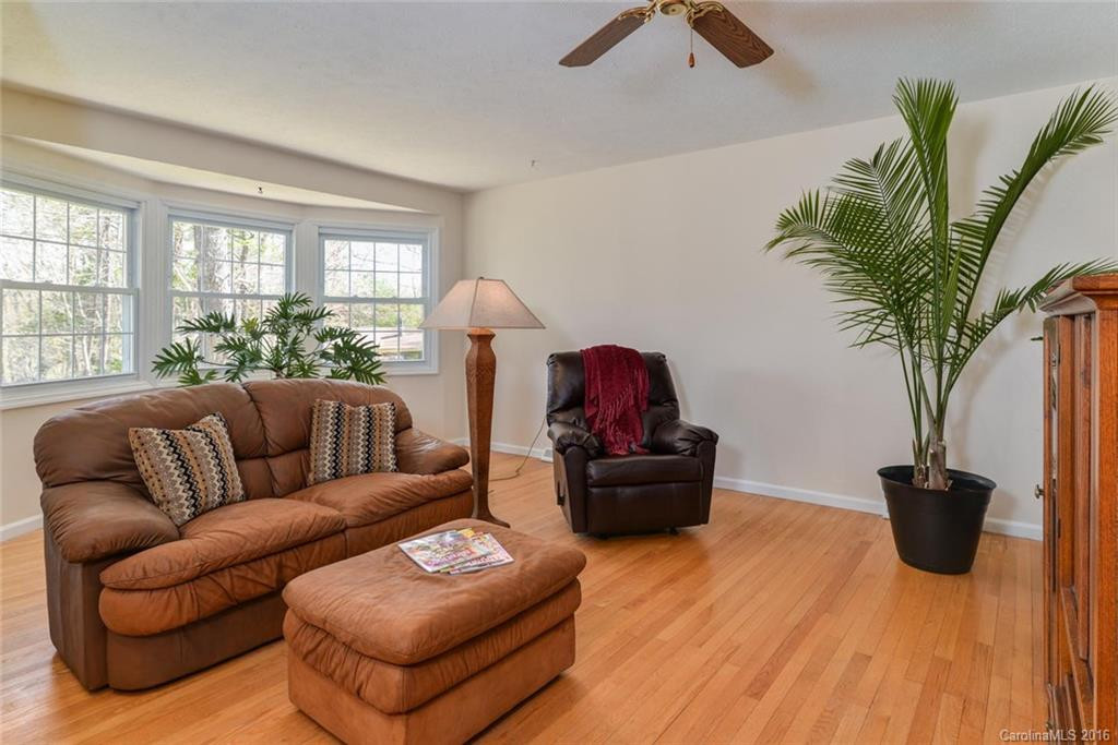 8 Ferncliff Drive - Photo 3