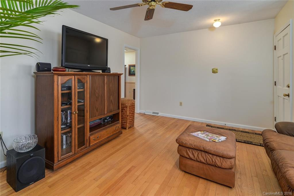 8 Ferncliff Drive - Photo 5