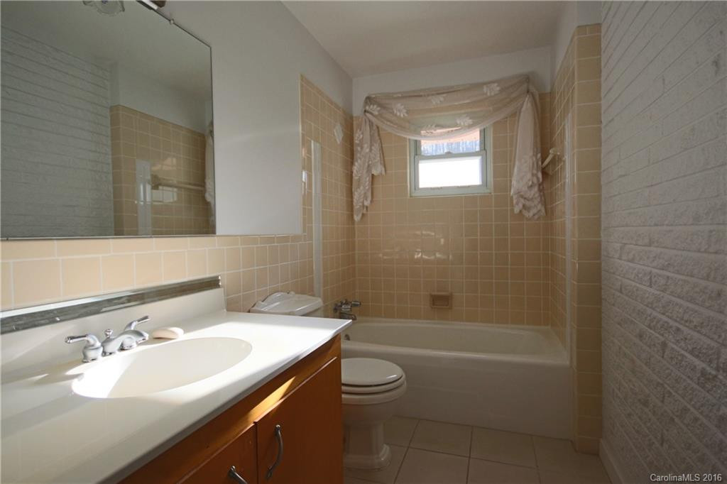 5499 New Hendersonville Highway - Photo 15