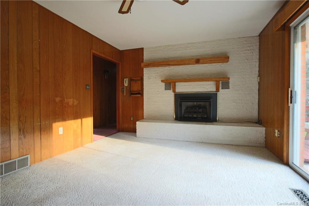 5499 New Hendersonville Highway - Photo 3
