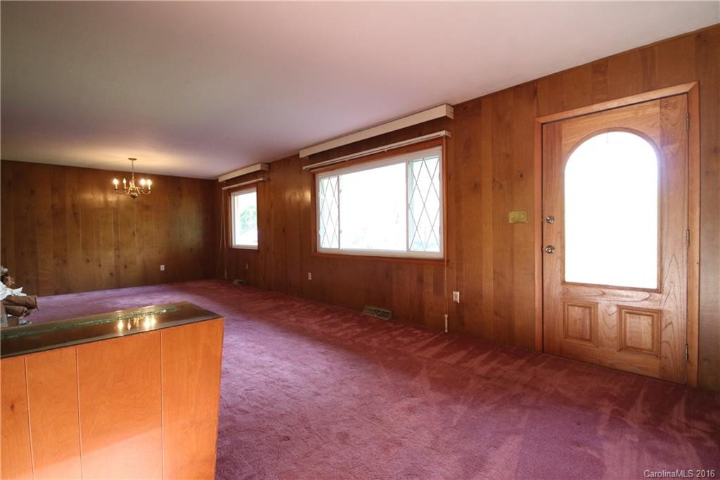 5499 New Hendersonville Highway - Photo 4
