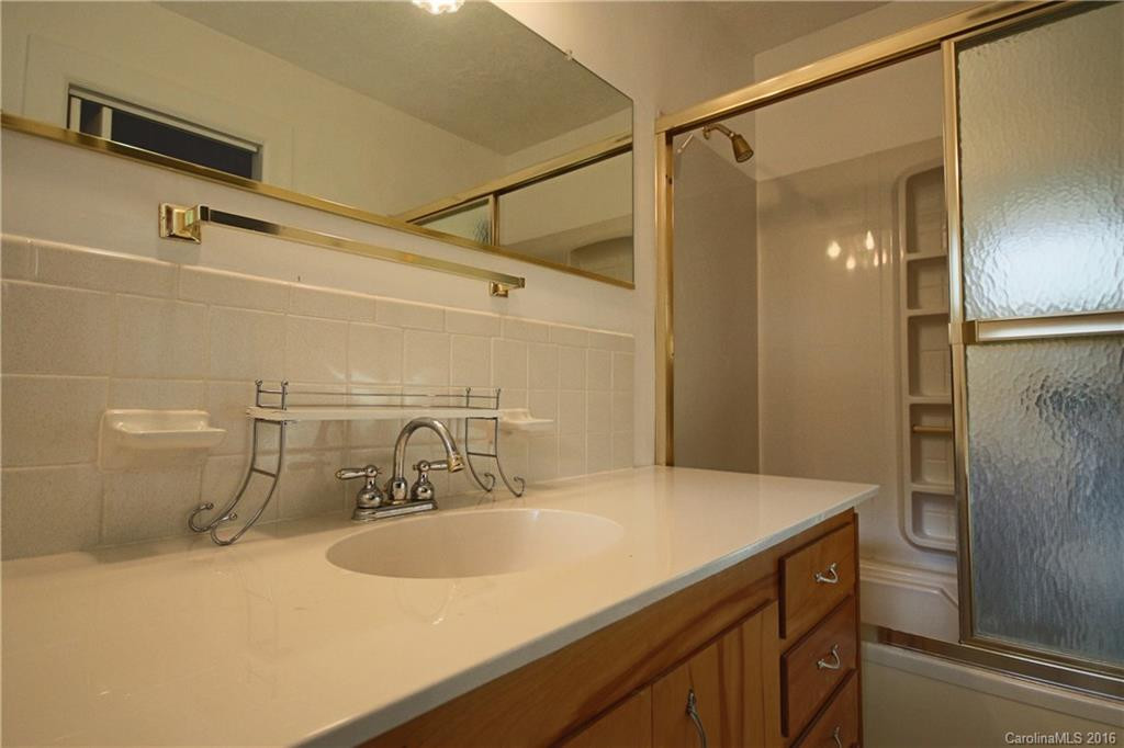 5499 New Hendersonville Highway - Photo 6