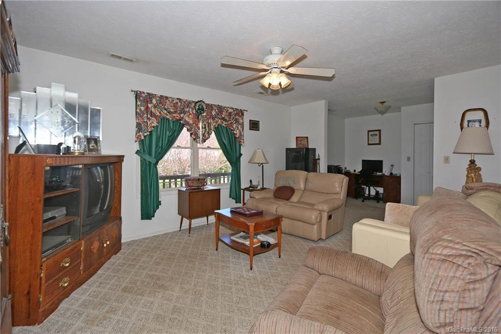186 Rachael Drive - Photo 4