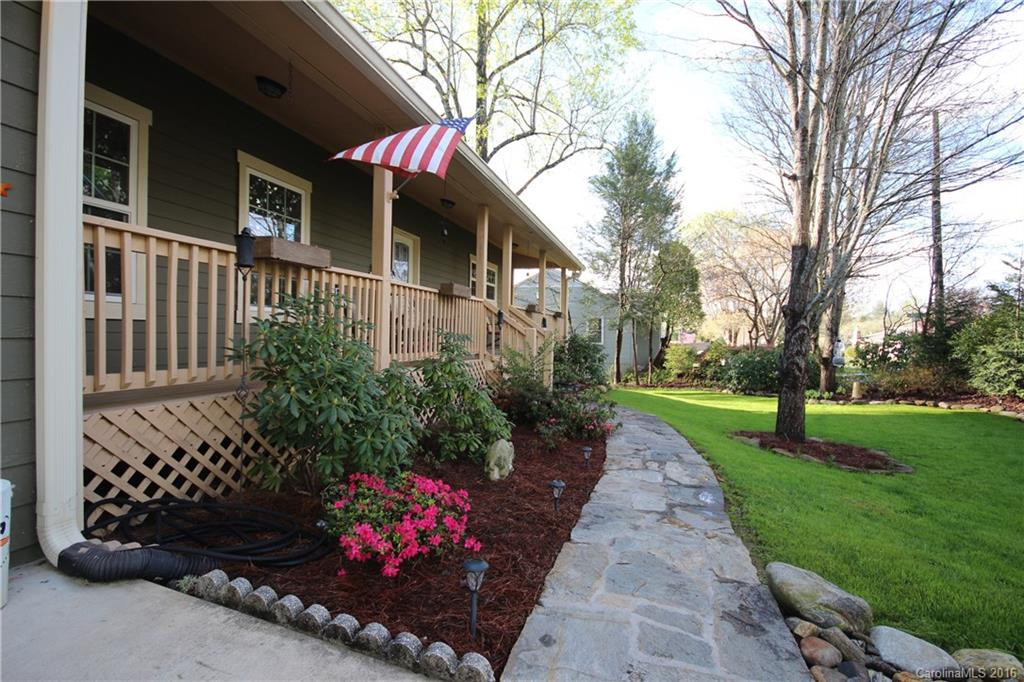 79 Ashworth Avenue - Photo 2